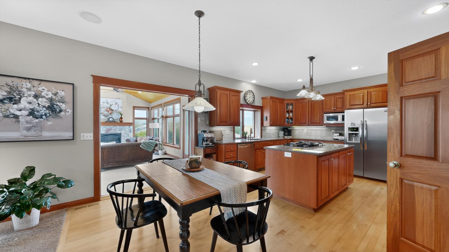 Eat-in kitchen