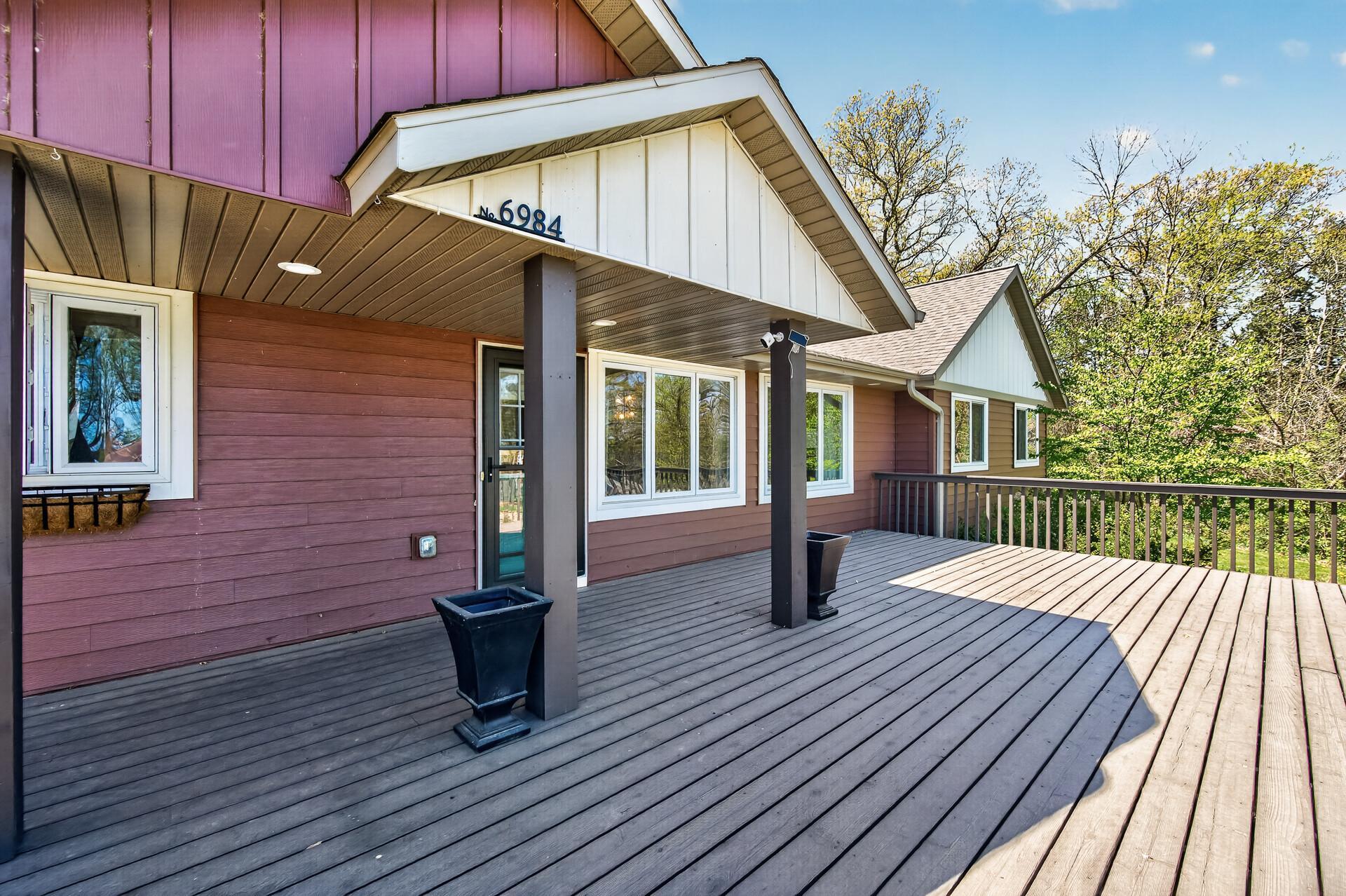 Huge 28'x16' stained cedar deck, great spot for grilling, eating, relaxing, enjoying your favorite beverage while taking in the views!