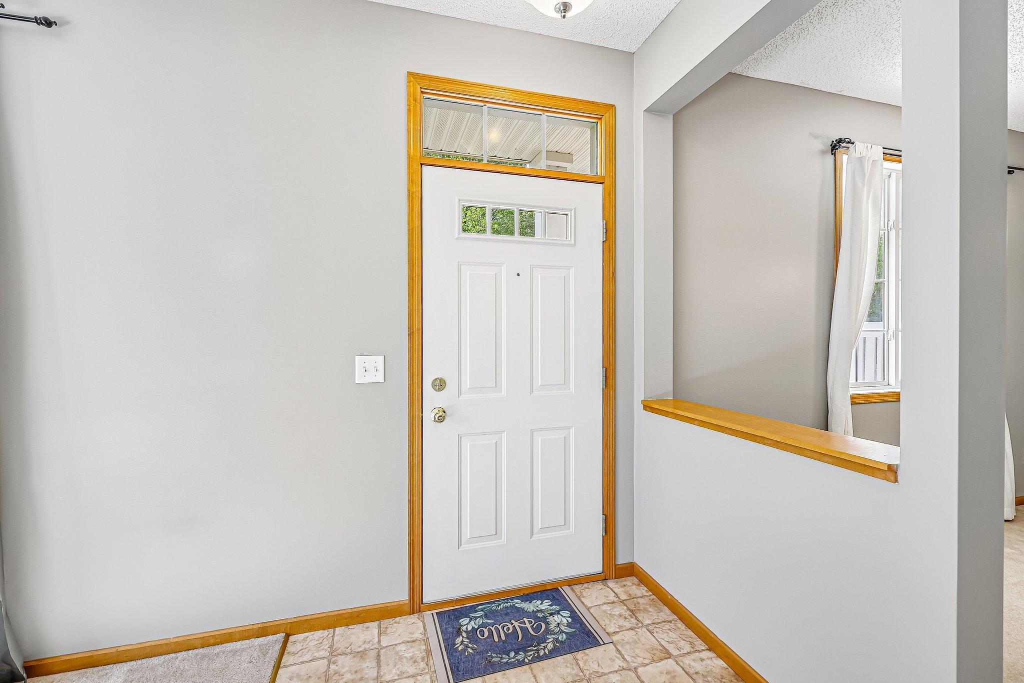 5-web-or-mls-River Woods Dr-S1005-005.jpg