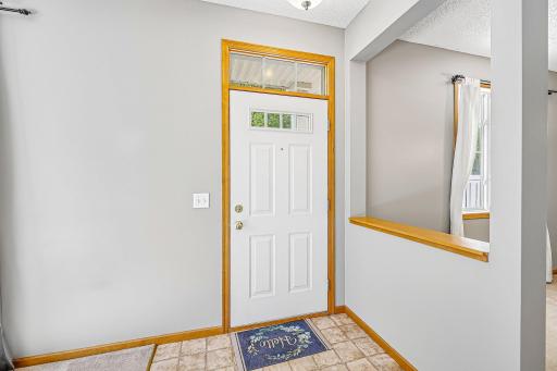 5-web-or-mls-River Woods Dr-S1005-005.jpg