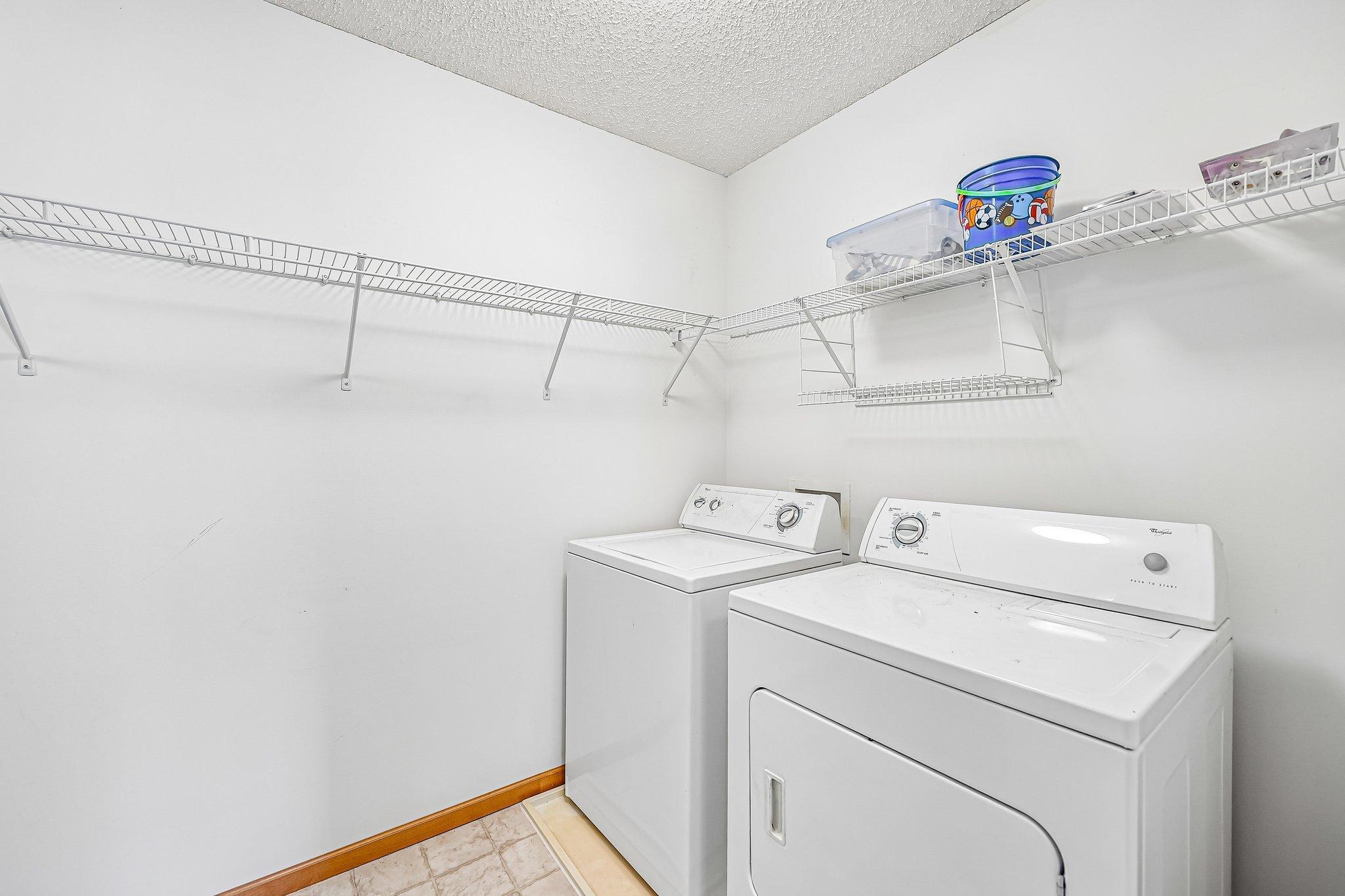 21-web-or-mls-River Woods Dr-S1005-021.jpg
