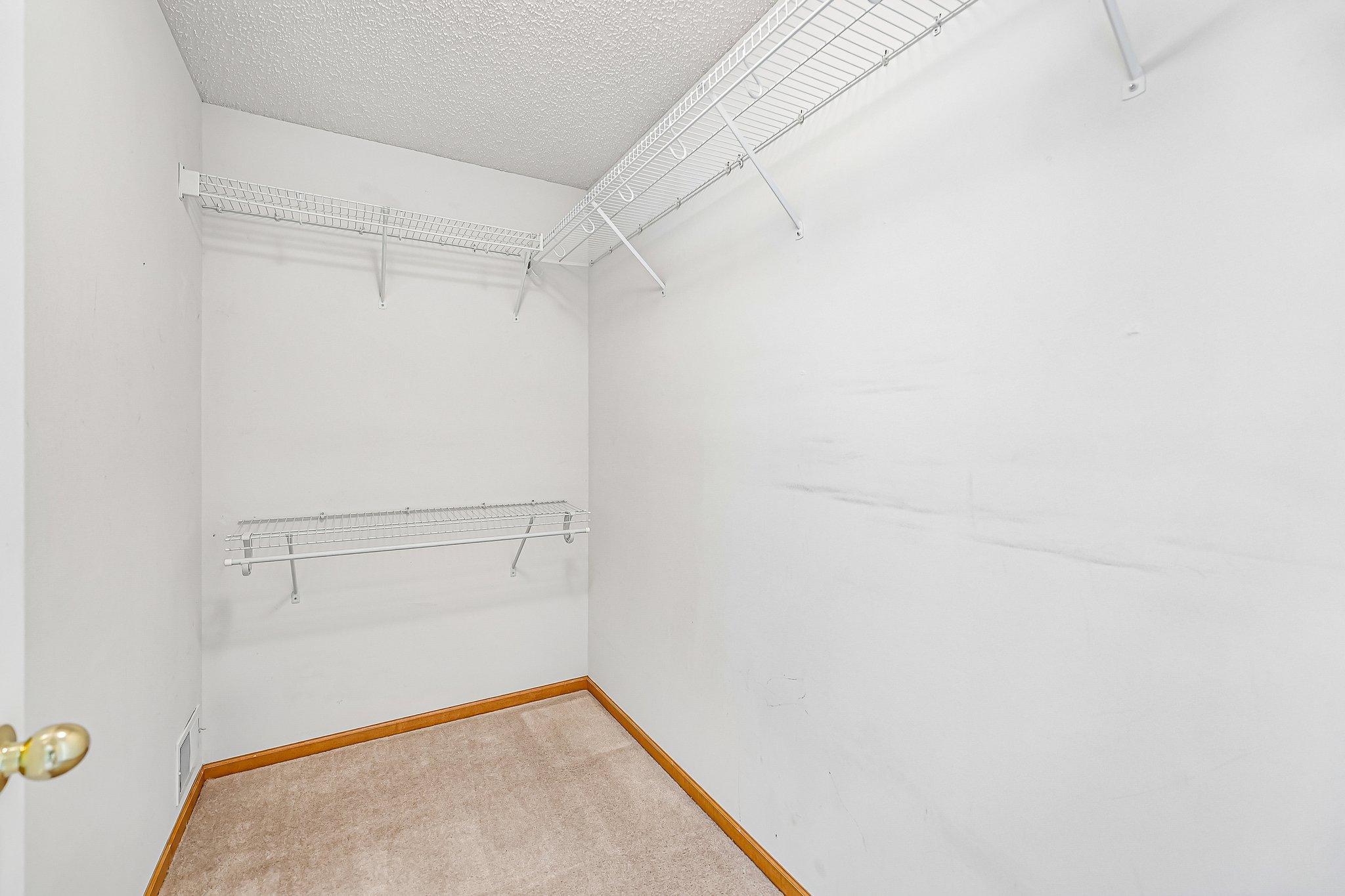 30-web-or-mls-River Woods Dr-S1005-030.jpg