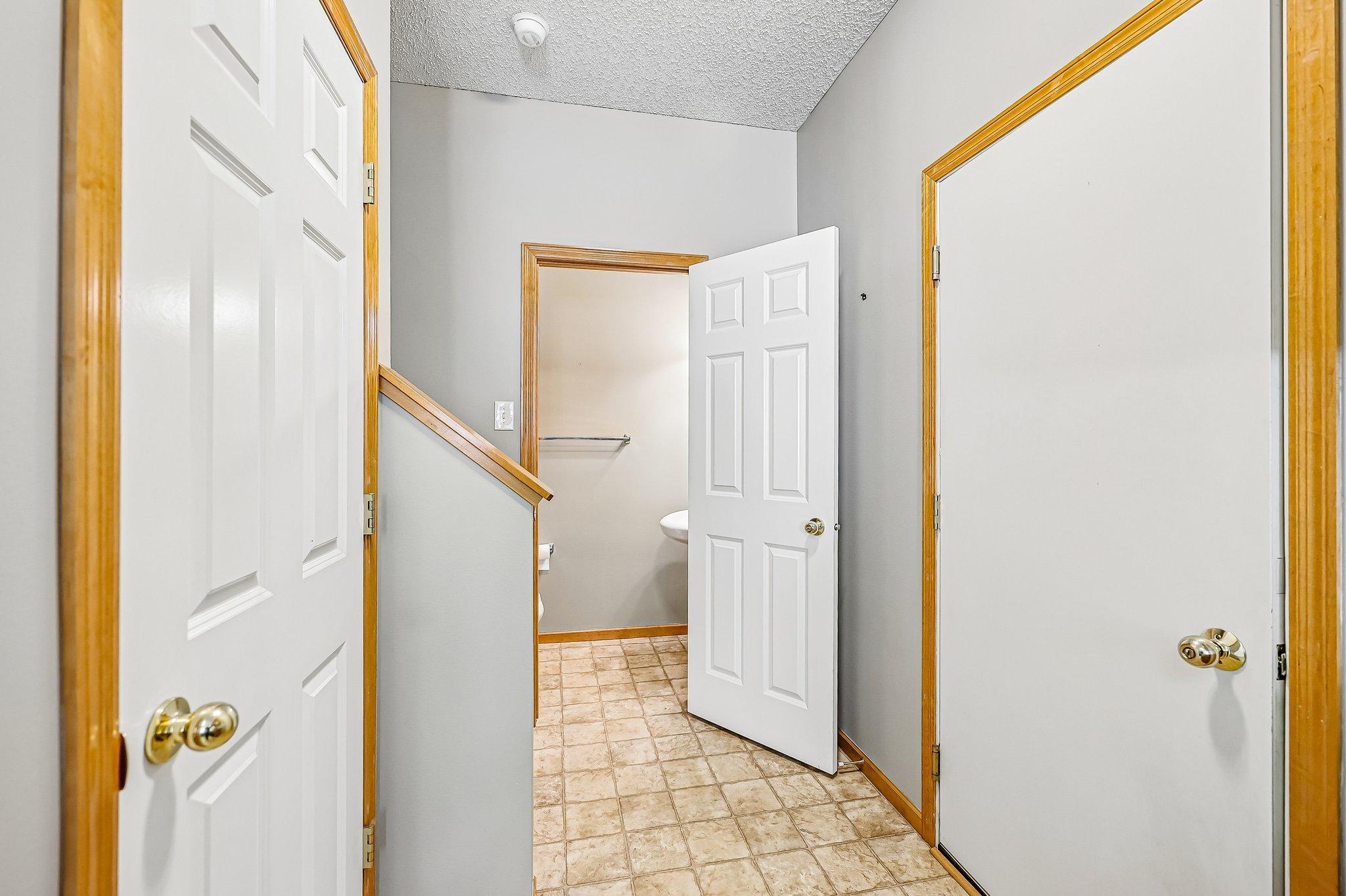 16-web-or-mls-River Woods Dr-S1005-016.jpg