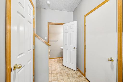 16-web-or-mls-River Woods Dr-S1005-016.jpg