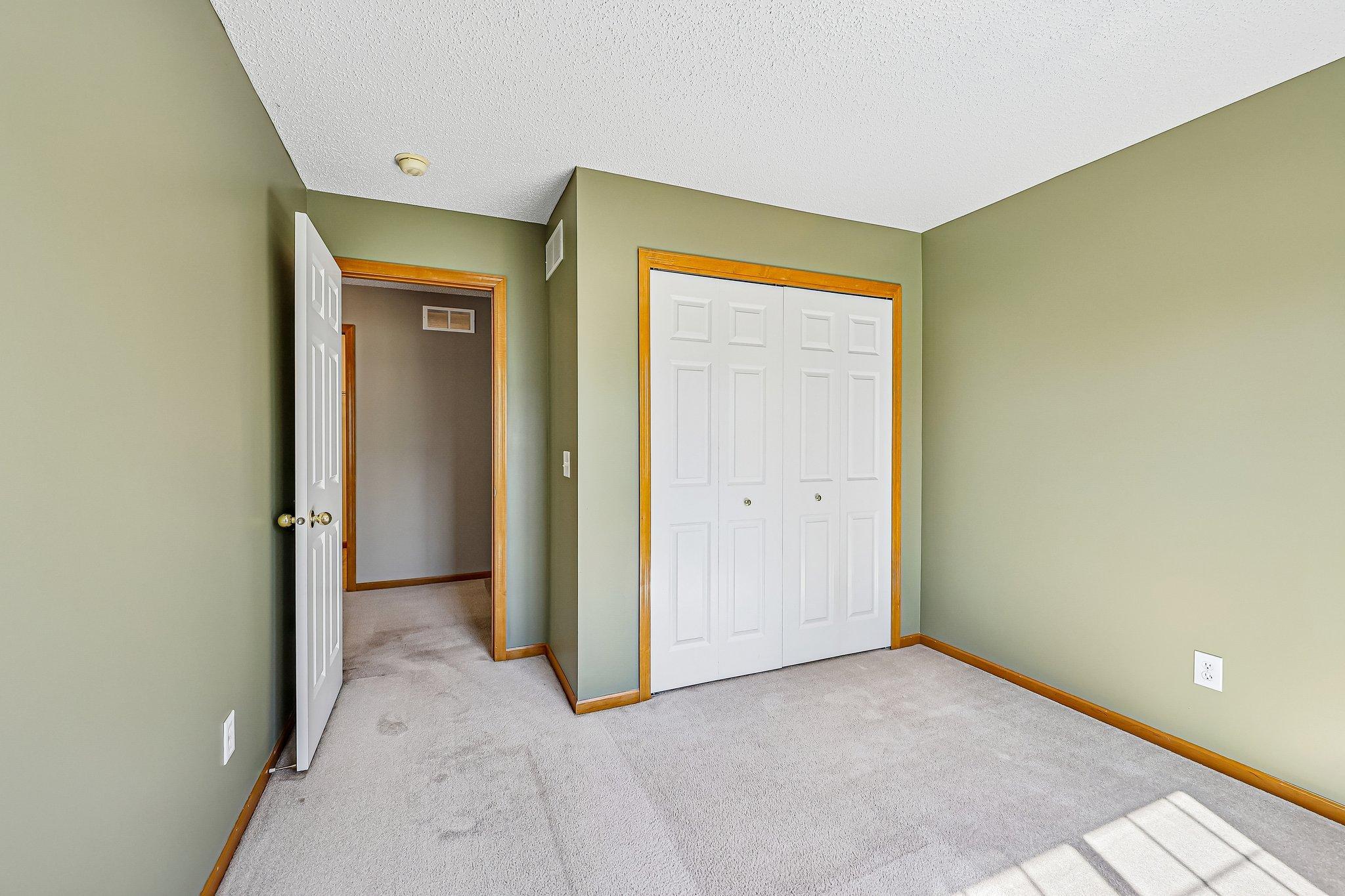 20-web-or-mls-River Woods Dr-S1005-020.jpg