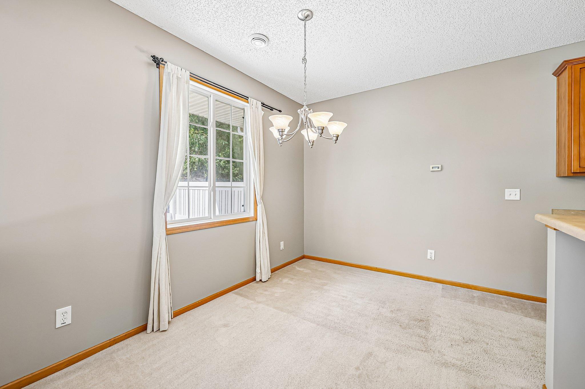 9-web-or-mls-River Woods Dr-S1005-009.jpg