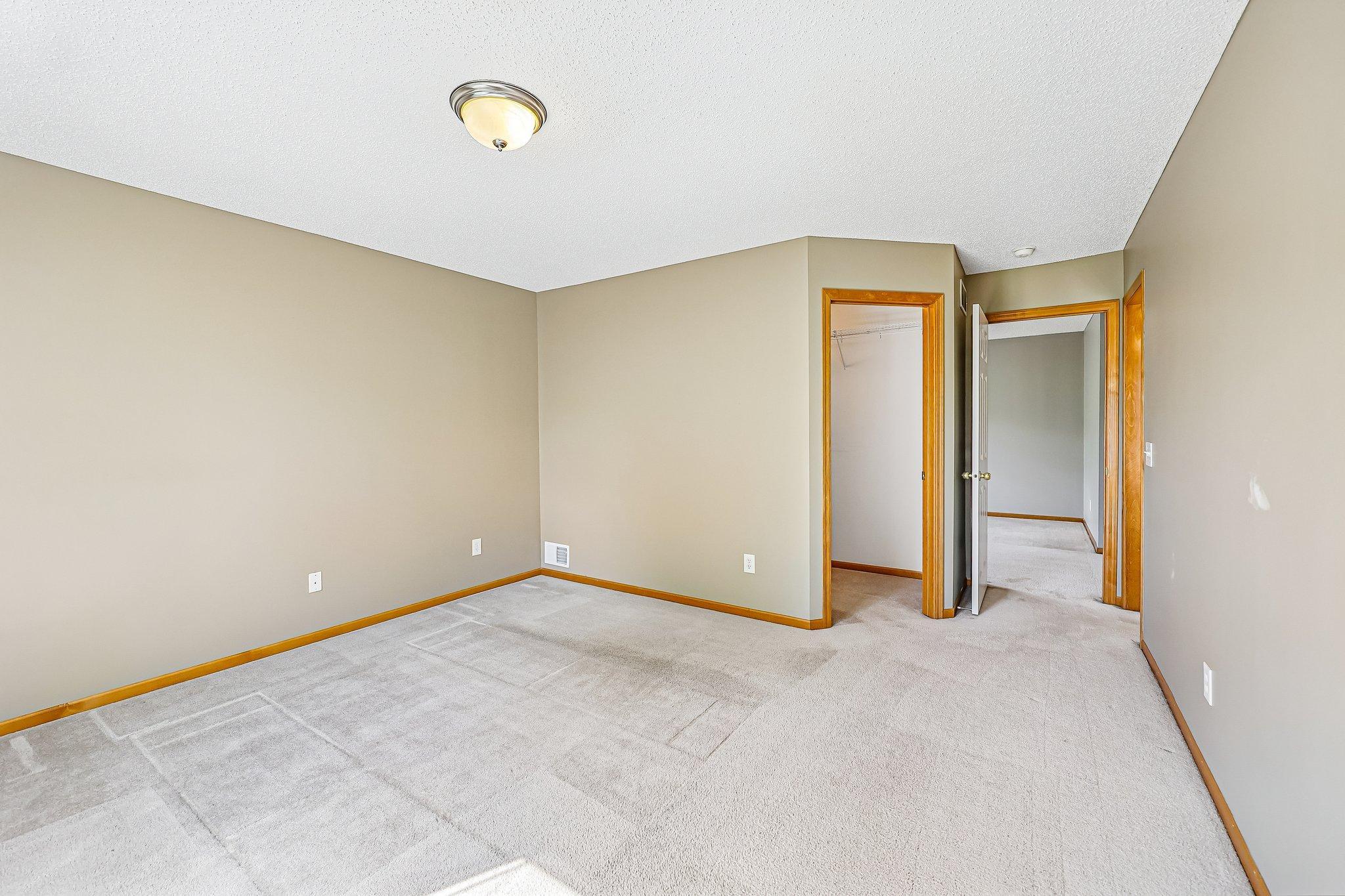 28-web-or-mls-River Woods Dr-S1005-028.jpg