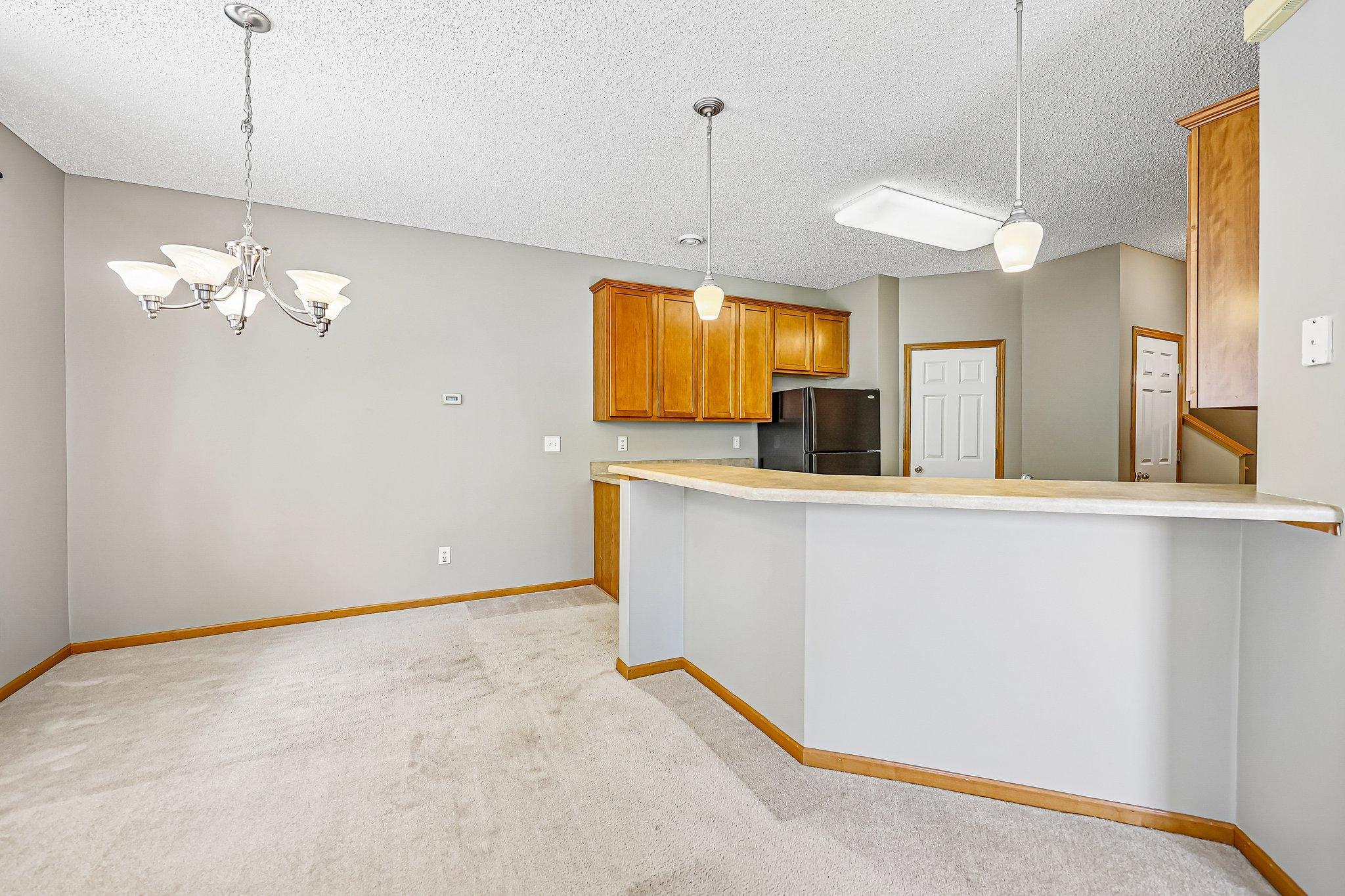 10-web-or-mls-River Woods Dr-S1005-010.jpg