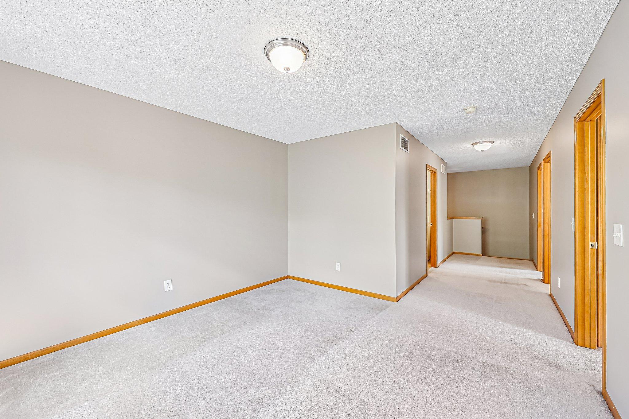 23-web-or-mls-River Woods Dr-S1005-023.jpg