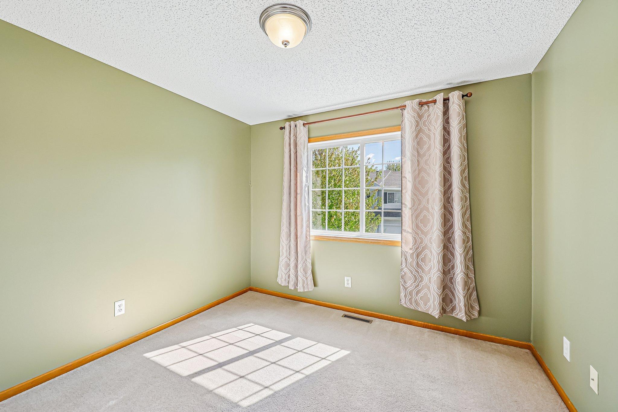 19-web-or-mls-River Woods Dr-S1005-019.jpg