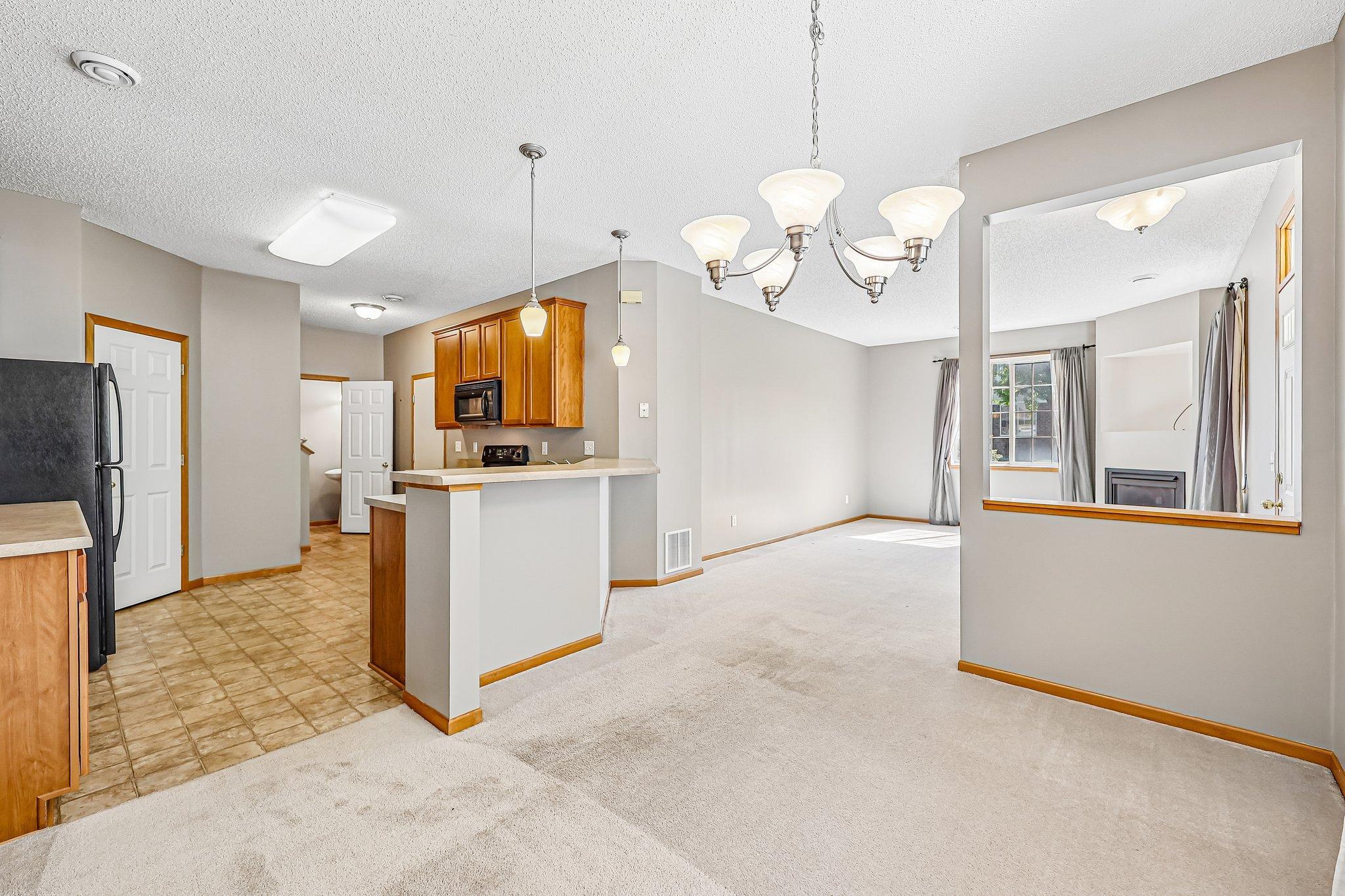 11-web-or-mls-River Woods Dr-S1005-011.jpg
