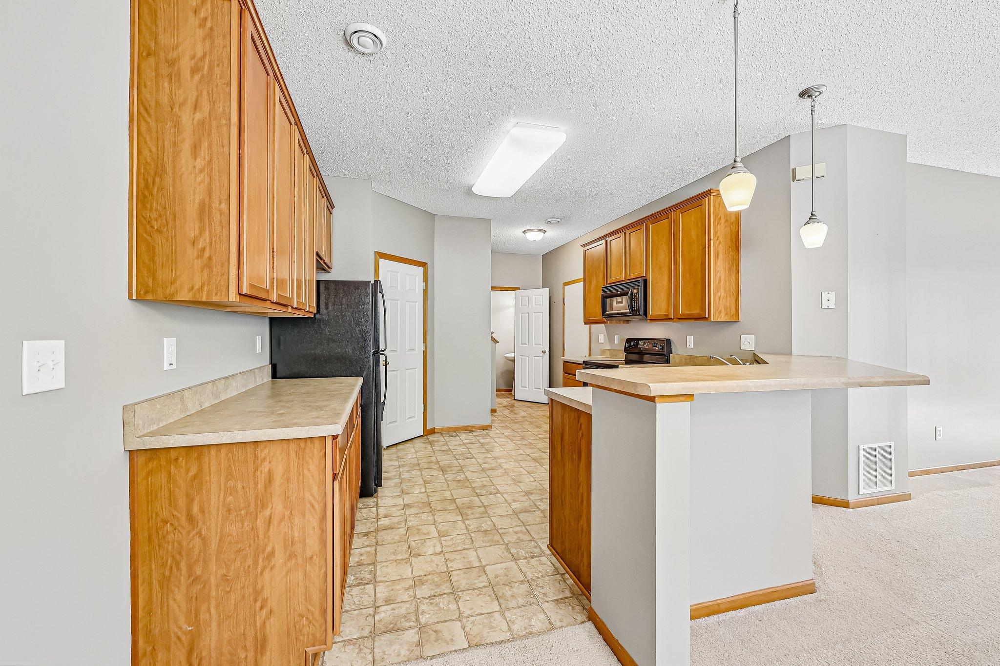 12-web-or-mls-River Woods Dr-S1005-012.jpg