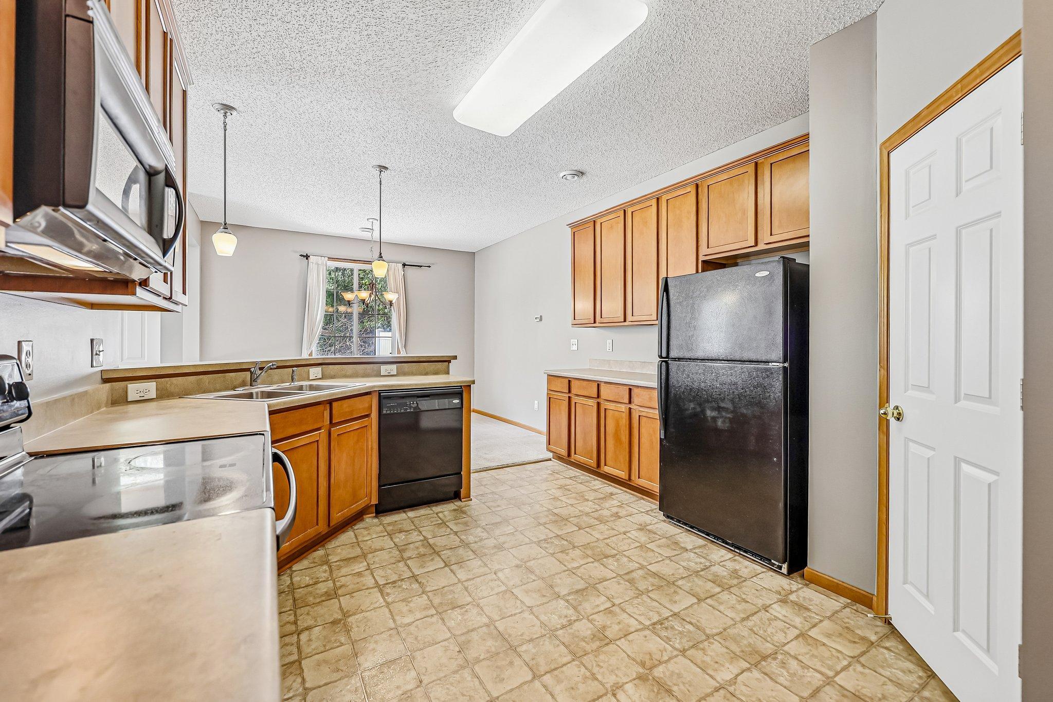 13-web-or-mls-River Woods Dr-S1005-013.jpg