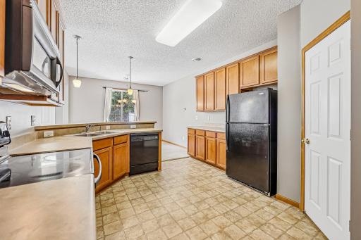 13-web-or-mls-River Woods Dr-S1005-013.jpg