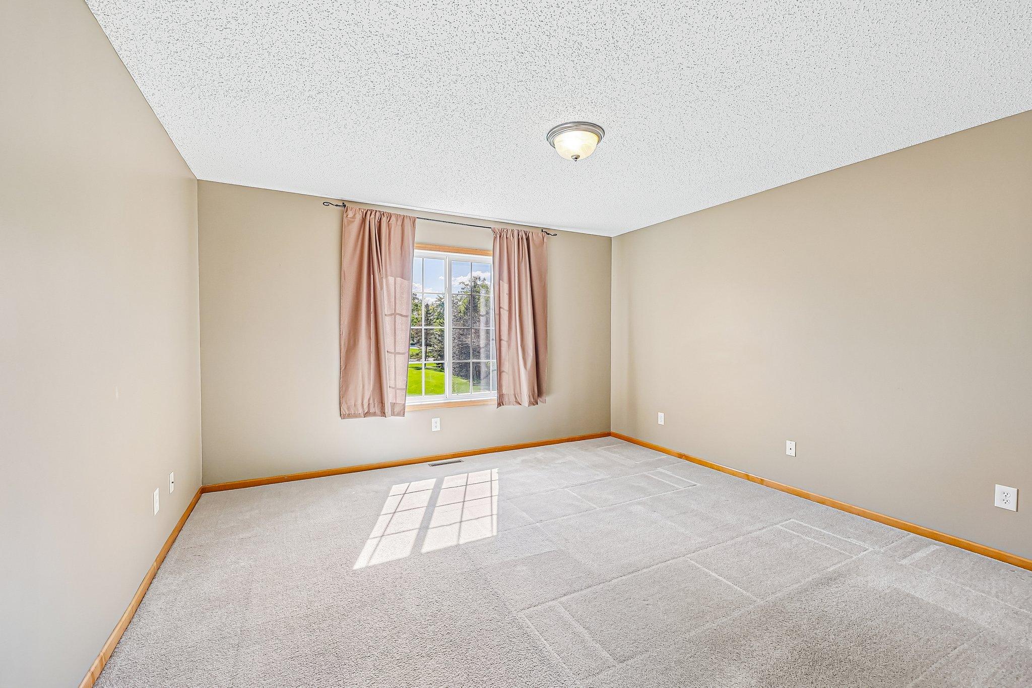 27-web-or-mls-River Woods Dr-S1005-027.jpg