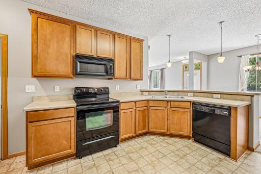 14-web-or-mls-River Woods Dr-S1005-014.jpg