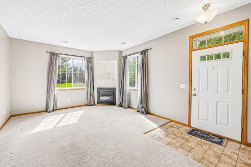 6-web-or-mls-River Woods Dr-S1005-006.jpg