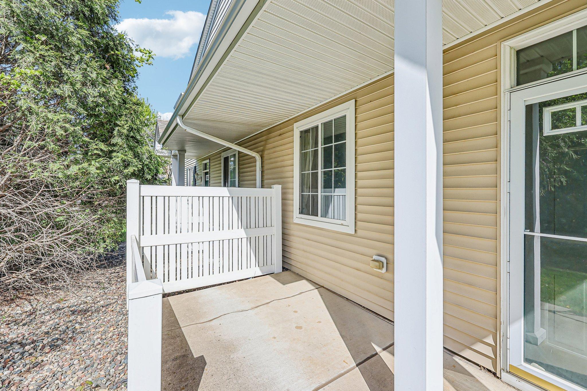 31-web-or-mls-River Woods Dr-S1005-031.jpg