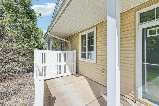 31-web-or-mls-River Woods Dr-S1005-031.jpg