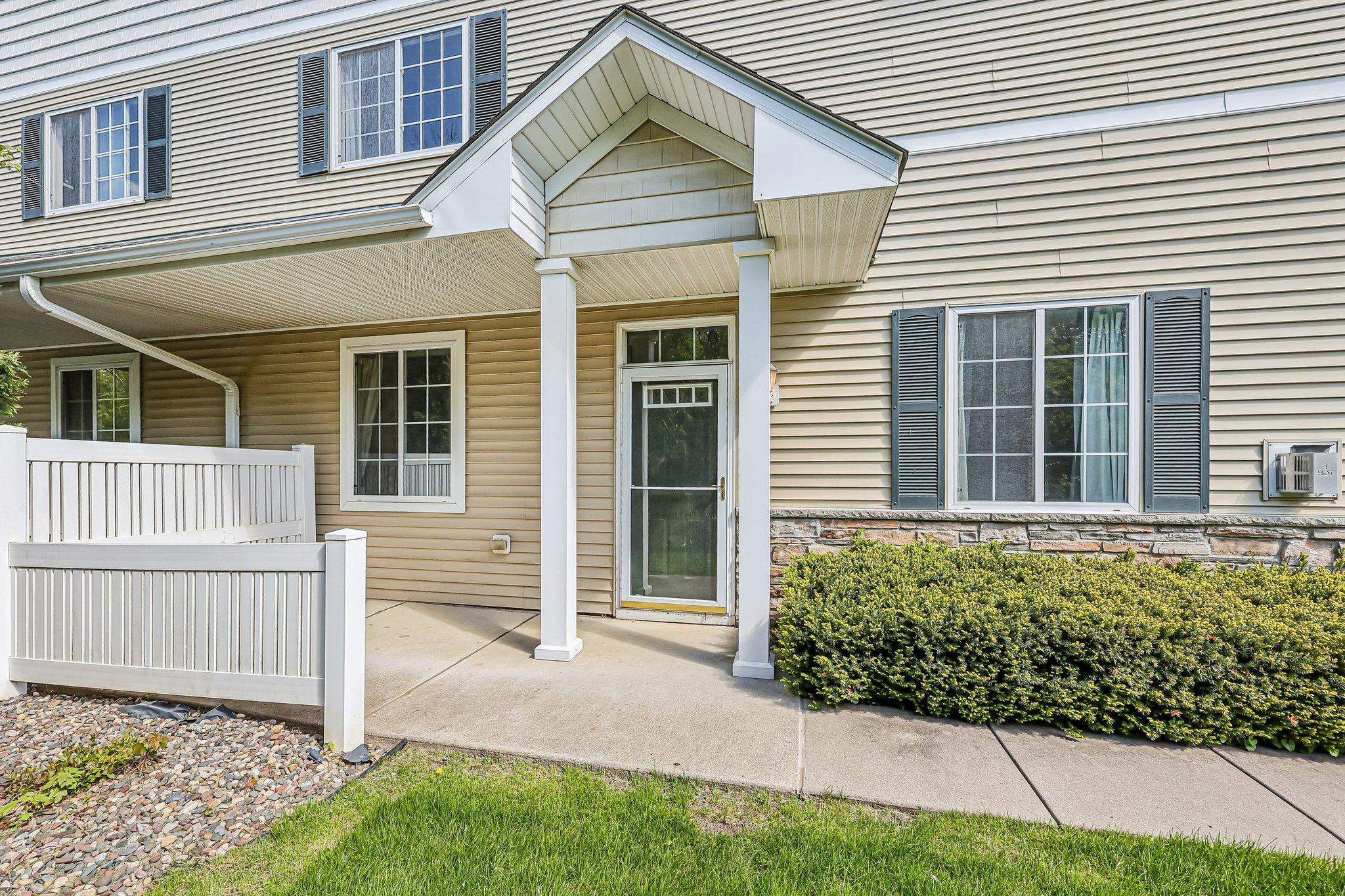33-web-or-mls-River Woods Dr-S1005-033.jpg
