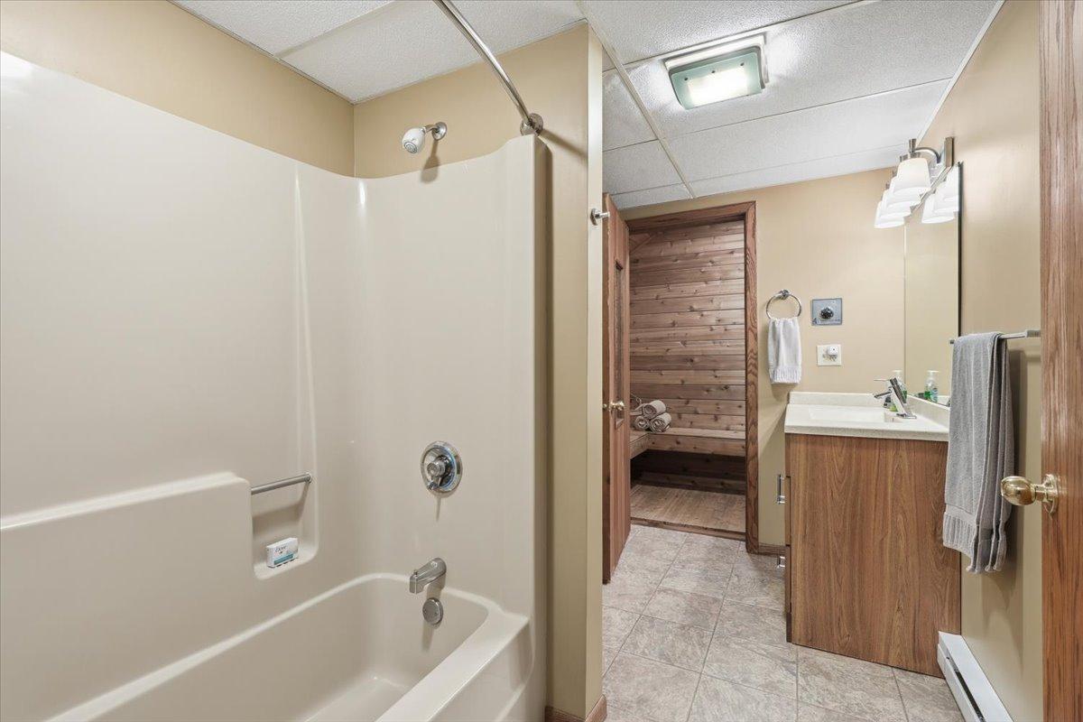 28-Bathroom 4.jpg