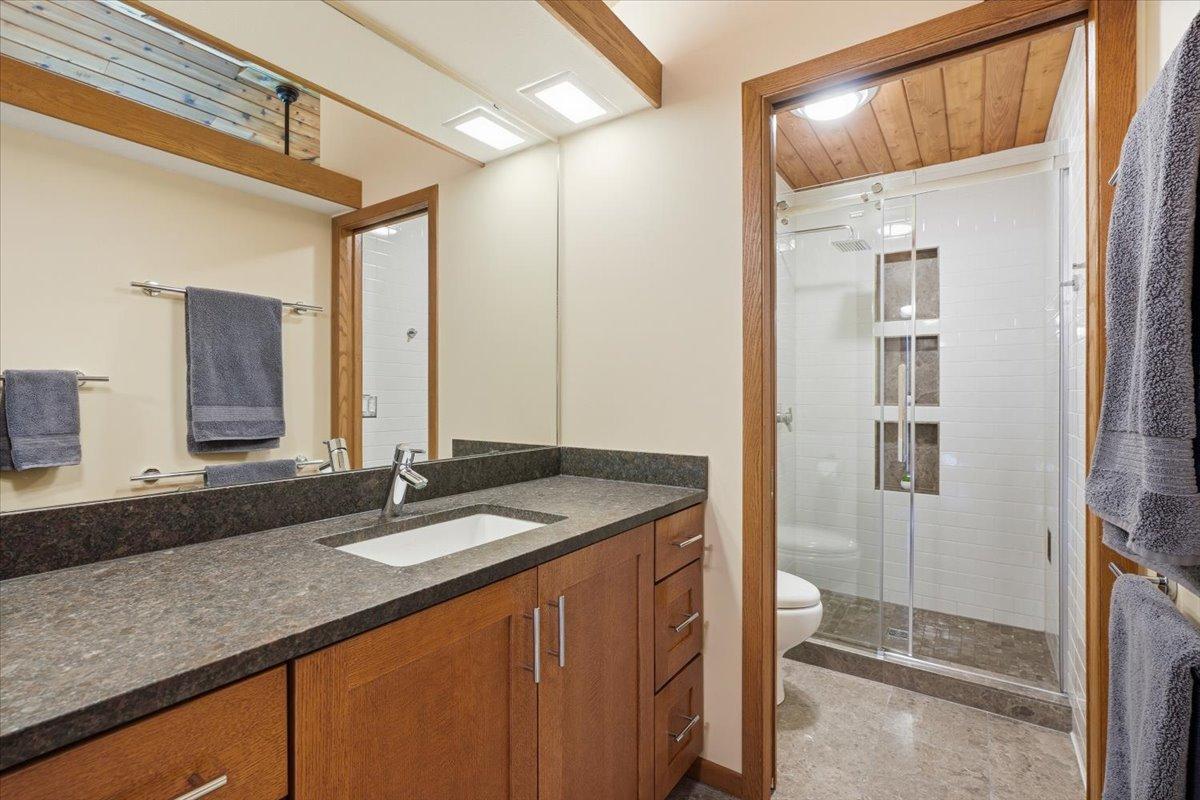 26-Bathroom 2.jpg