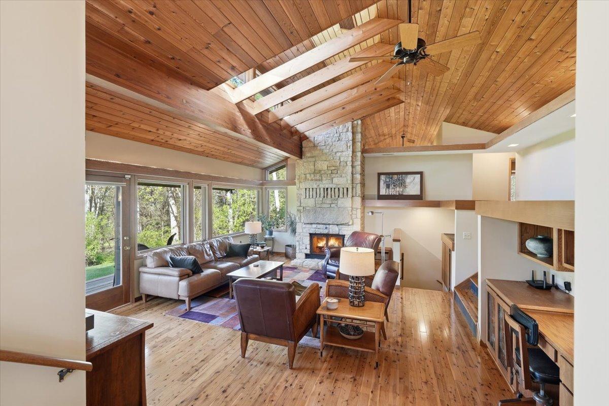 05-Living Room.jpg