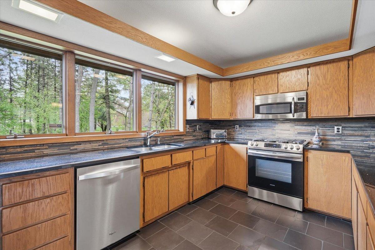 08-Kitchen.jpg