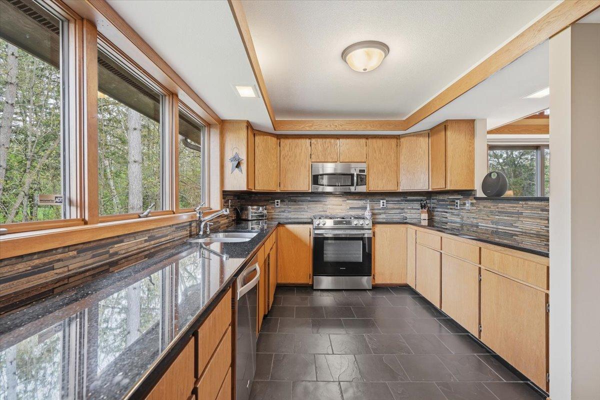 09-Kitchen.jpg