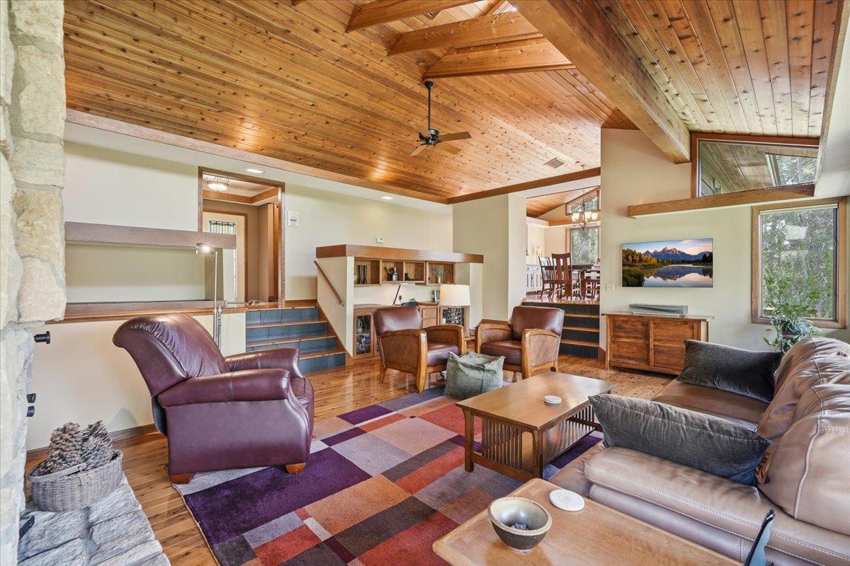 07-Living Room.jpg