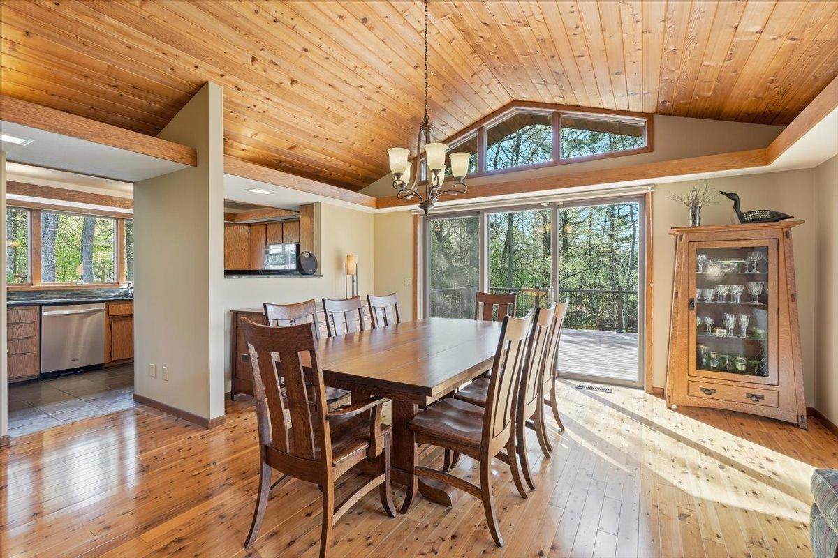 10-Dining Area.jpg