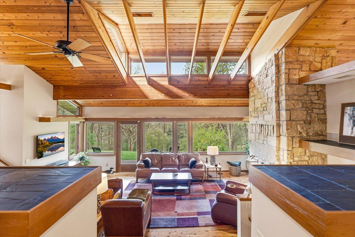 04-Living Room.jpg