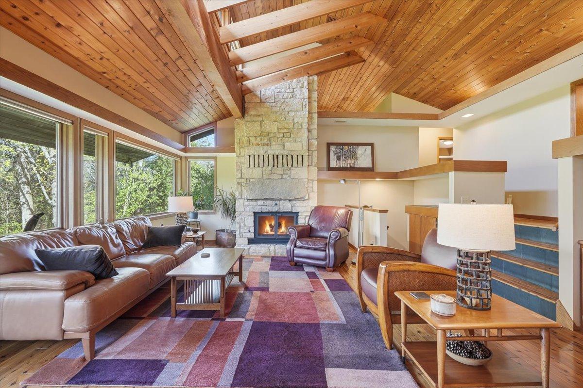 06-Living Room.jpg
