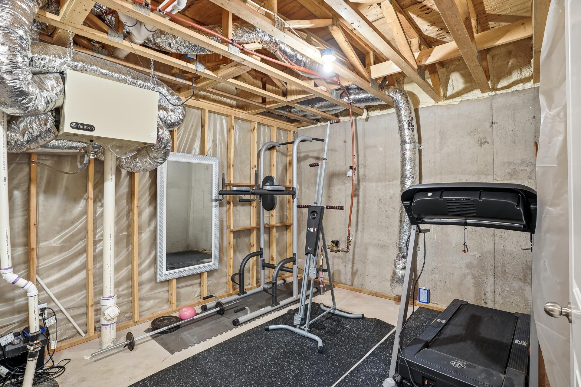 2921 40th Ave S MLS-77.jpg