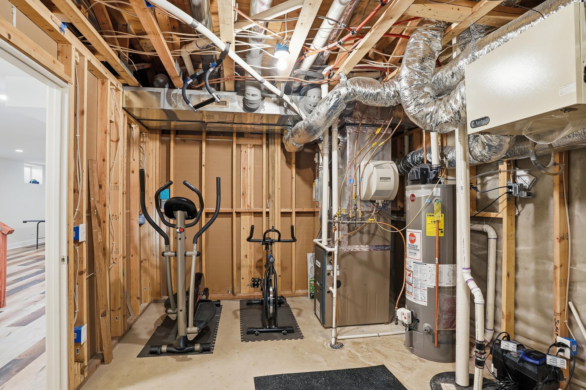 2921 40th Ave S MLS-78.jpg