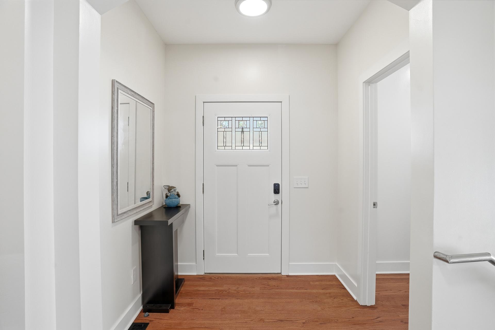 2921 40th Ave S MLS-16.jpg