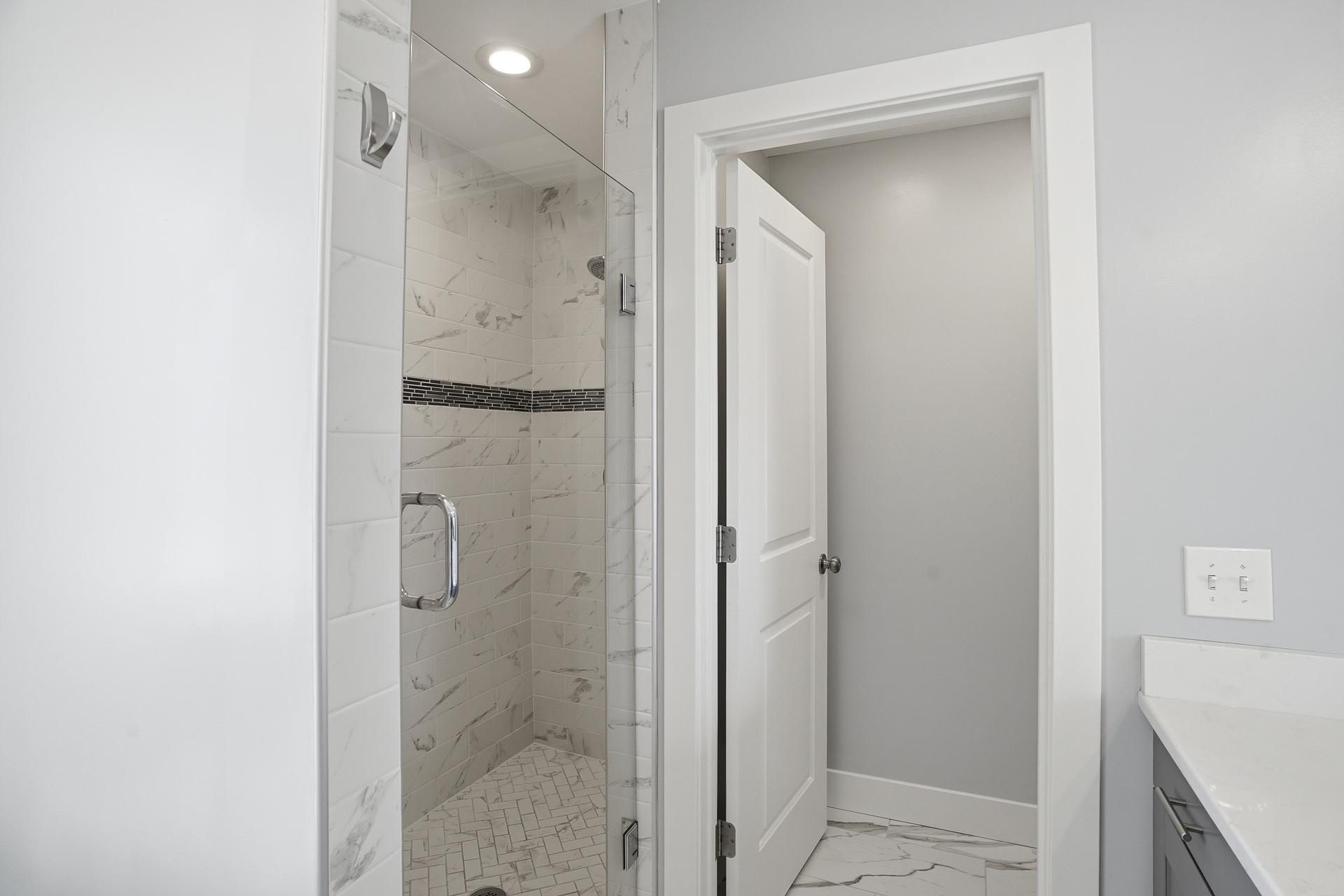 2921 40th Ave S MLS-58.jpg