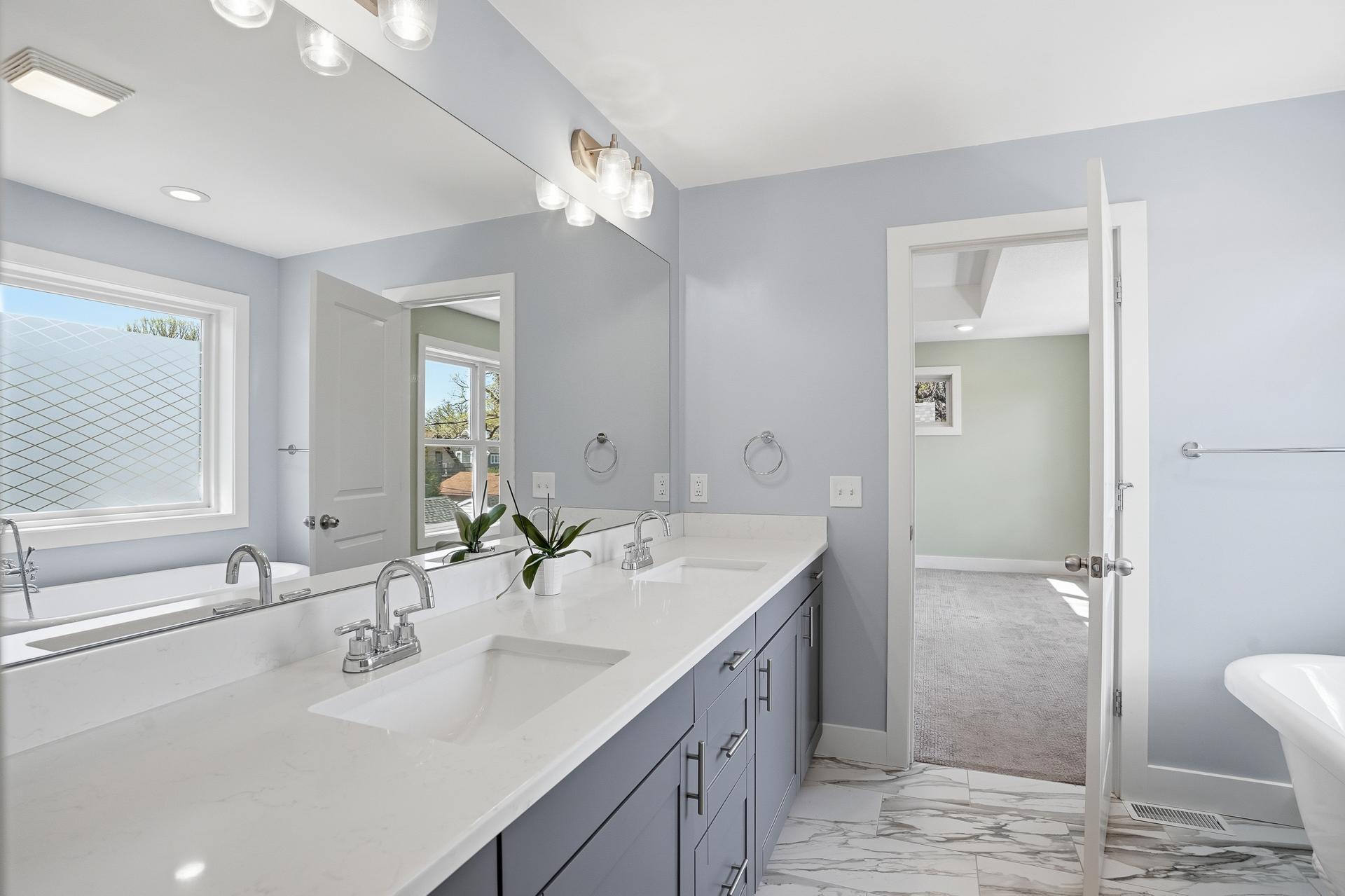 2921 40th Ave S MLS-60.jpg