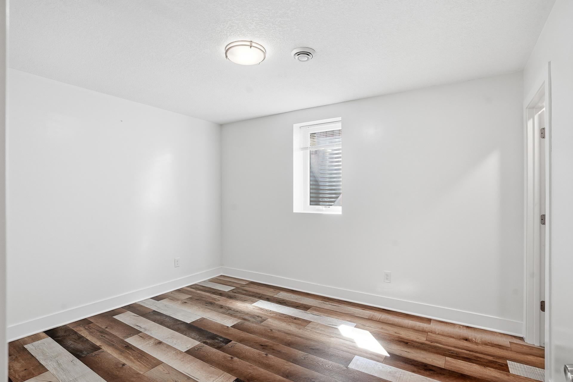 2921 40th Ave S MLS-73.jpg