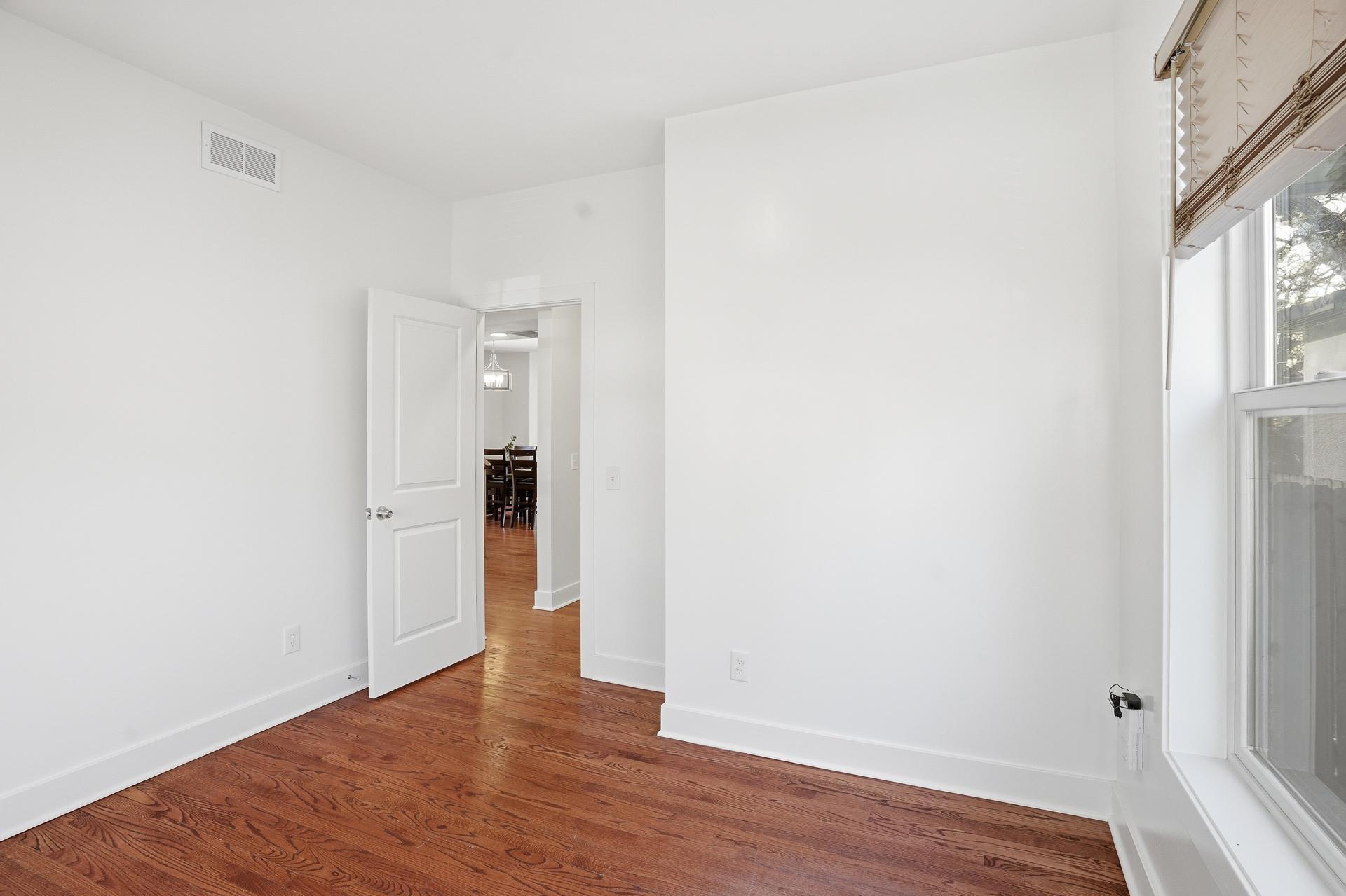 2921 40th Ave S MLS-36.jpg