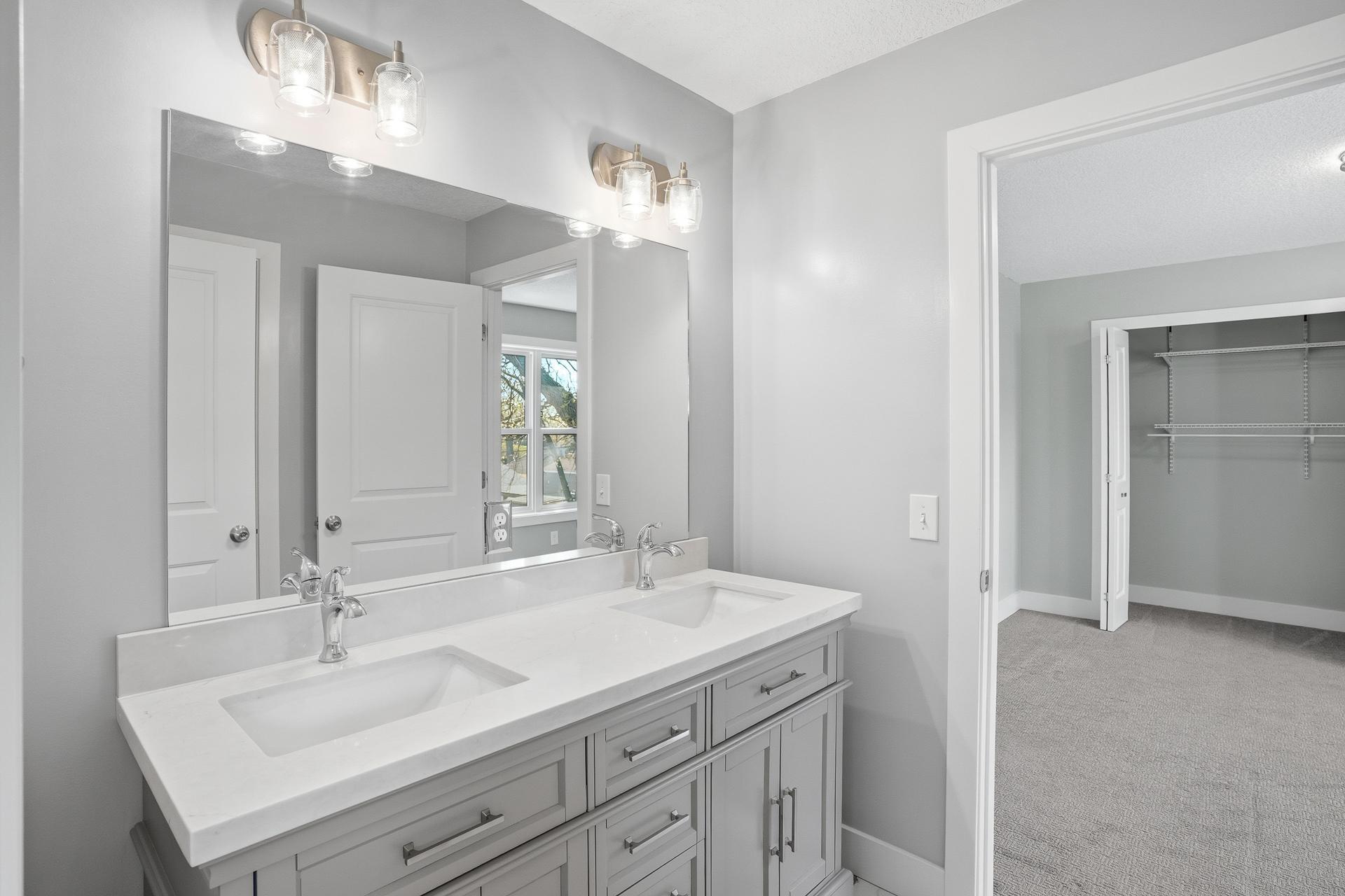 2921 40th Ave S MLS-47.jpg