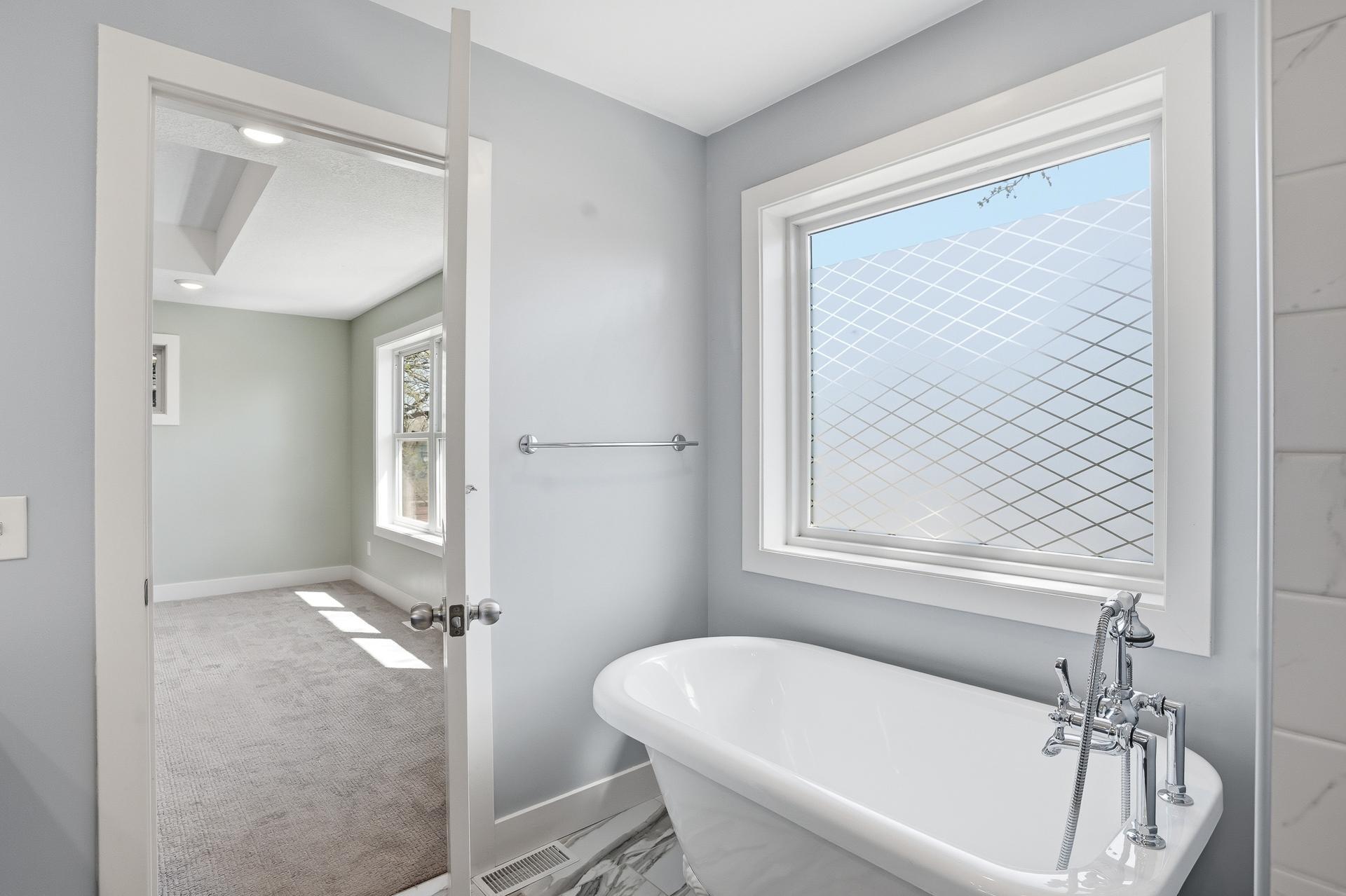 2921 40th Ave S MLS-61.jpg