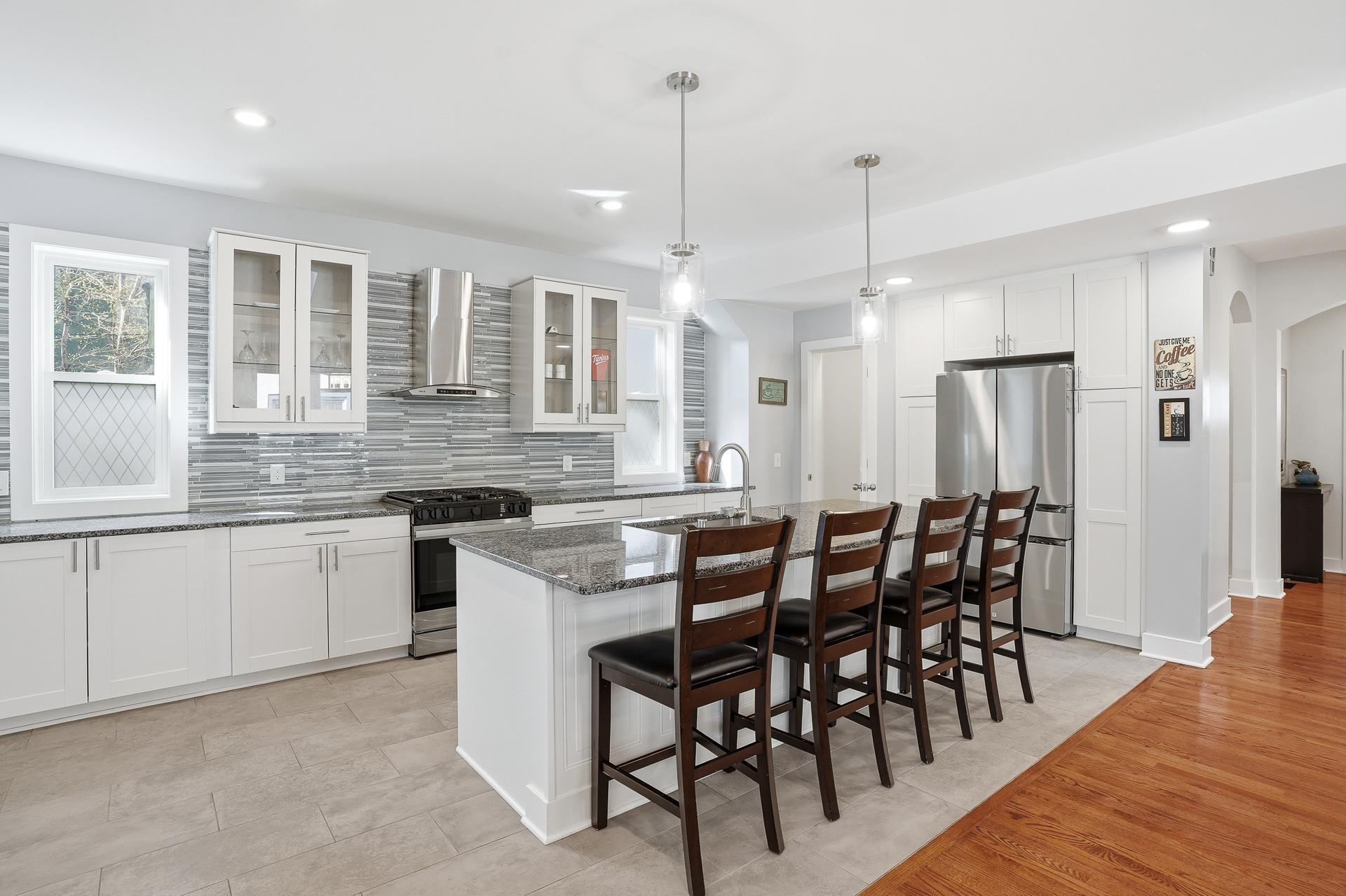 2921 40th Ave S MLS-24.jpg