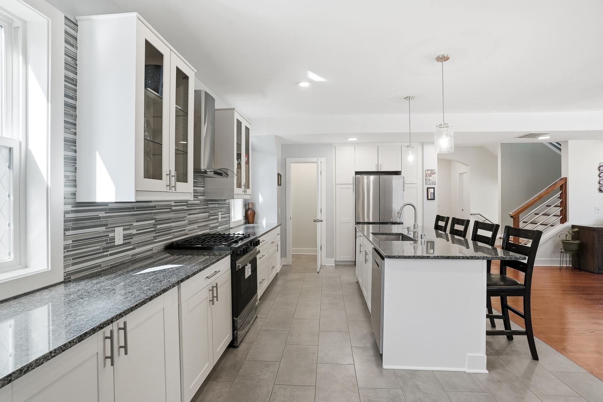 2921 40th Ave S MLS-26.jpg