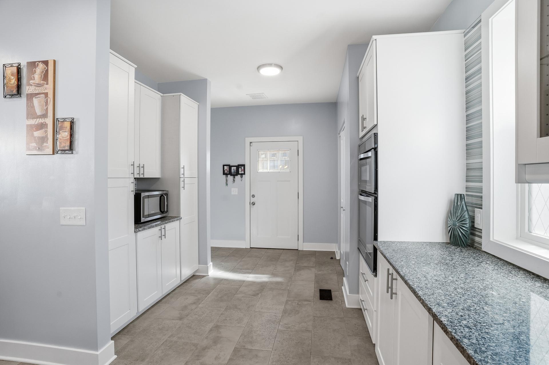 2921 40th Ave S MLS-30.jpg