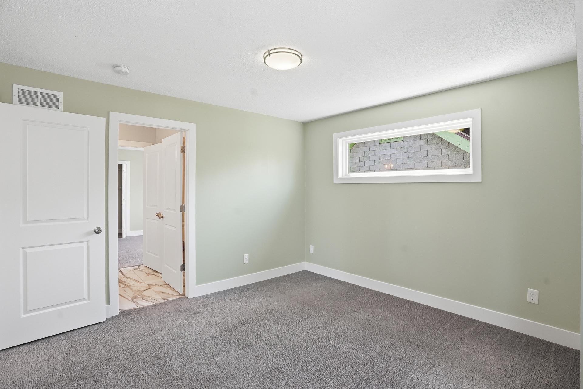 2921 40th Ave S MLS-46.jpg