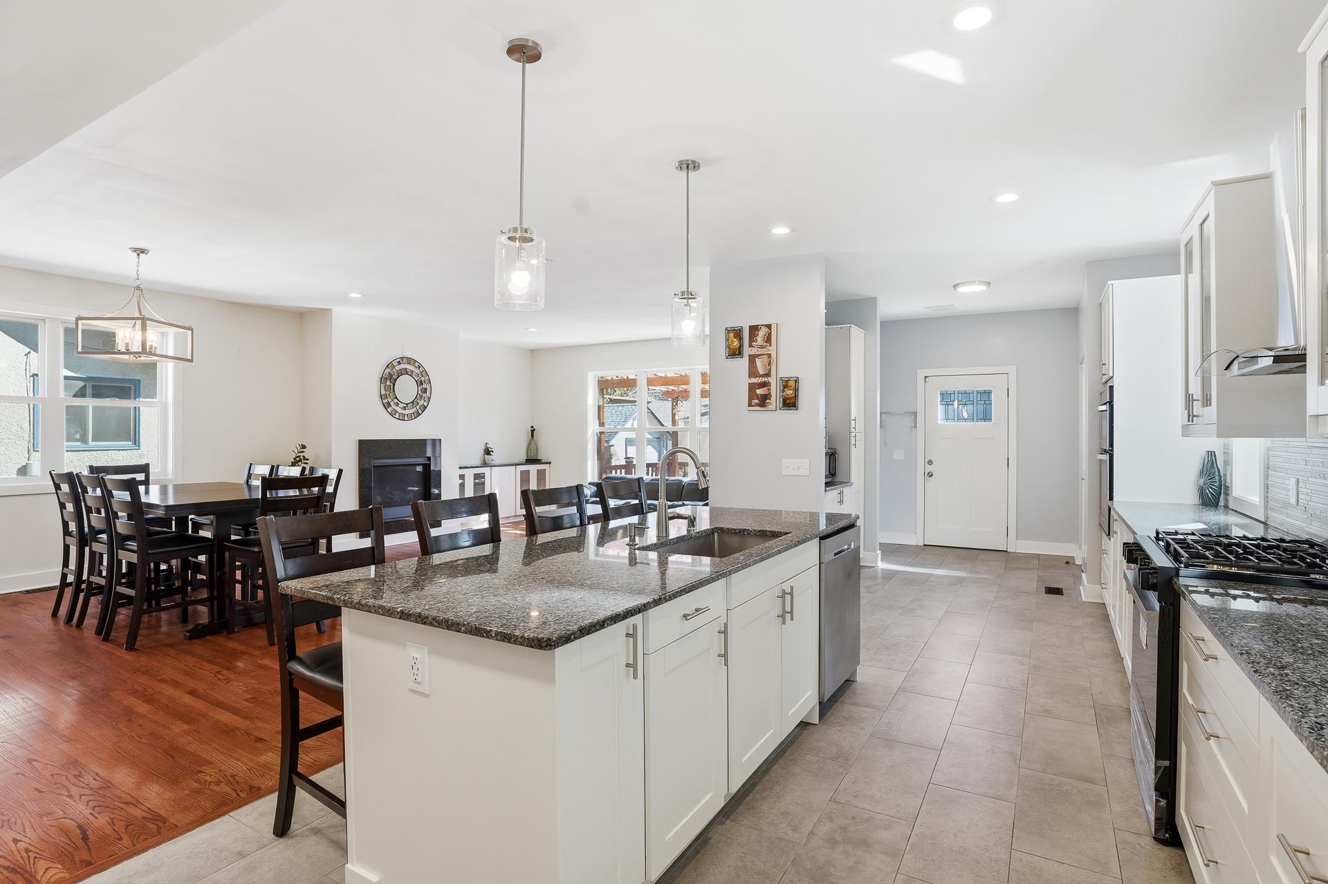 2921 40th Ave S MLS-28.jpg