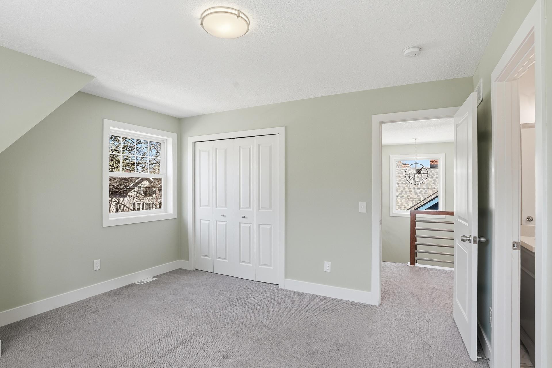 2921 40th Ave S MLS-45.jpg