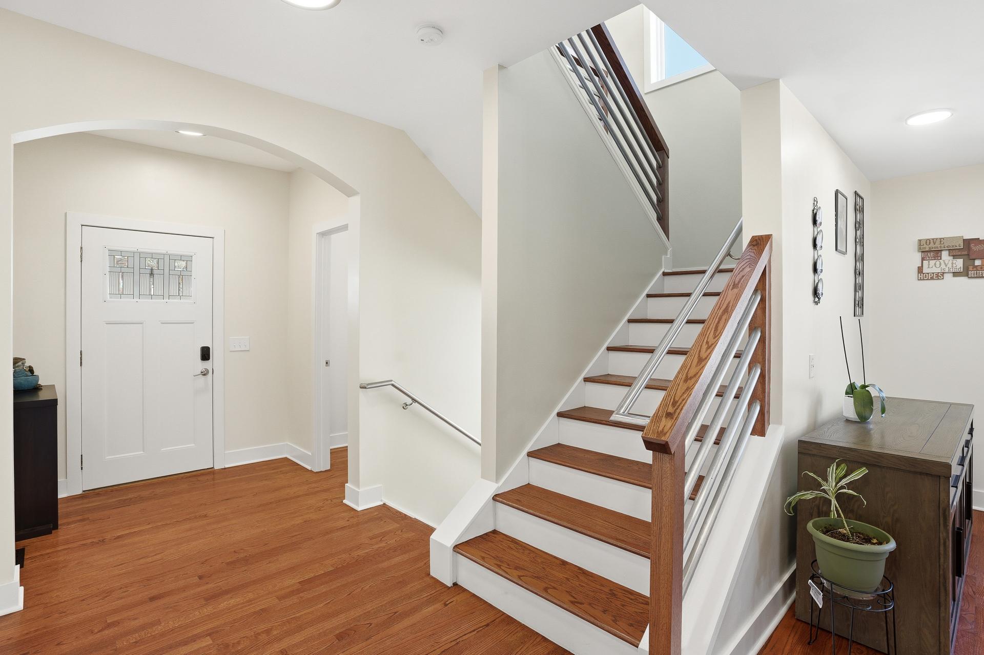 2921 40th Ave S MLS-38.jpg