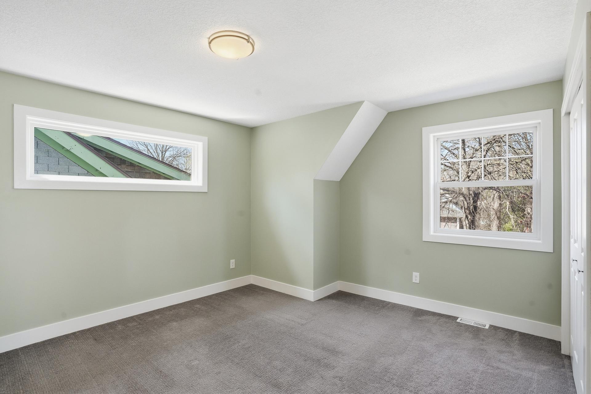 2921 40th Ave S MLS-44.jpg